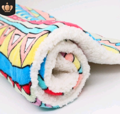 Cozy Pet Blanket – Soft, Cute Comfort for Cats & Dogs