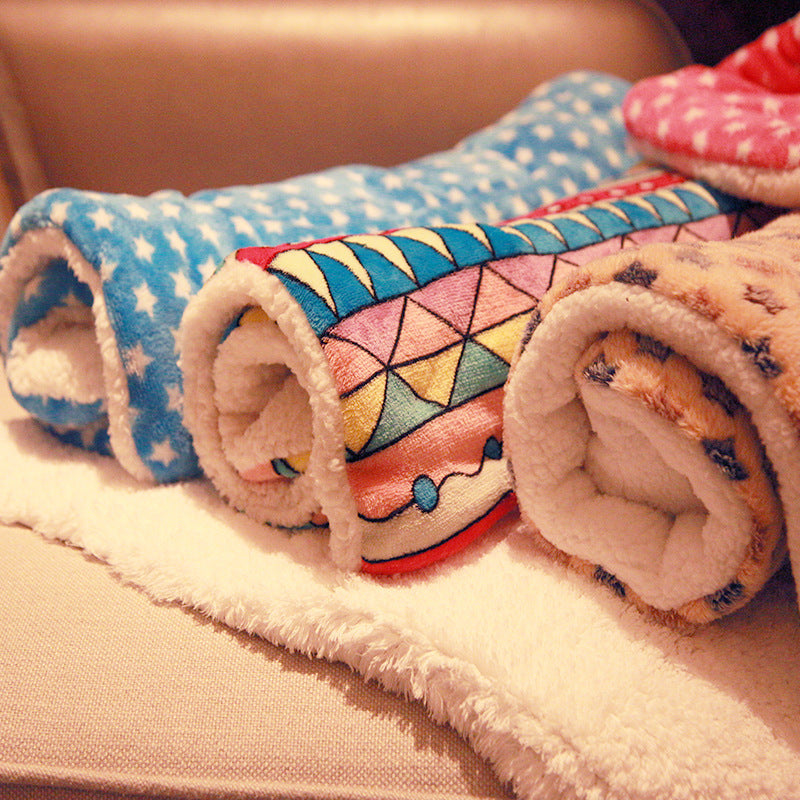 Cozy Pet Blanket – Soft, Cute Comfort for Cats & Dogs