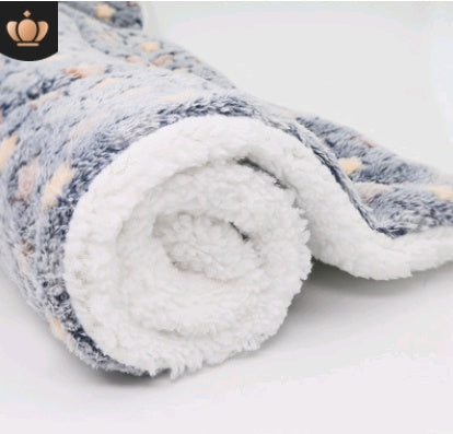 Cozy Pet Blanket – Soft, Cute Comfort for Cats & Dogs